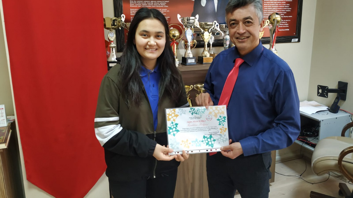 Okulumuz Öğrencisi Ahsen KARLI Kİiap Okumda Yarışmasında Türkiye Birincisi Oldu